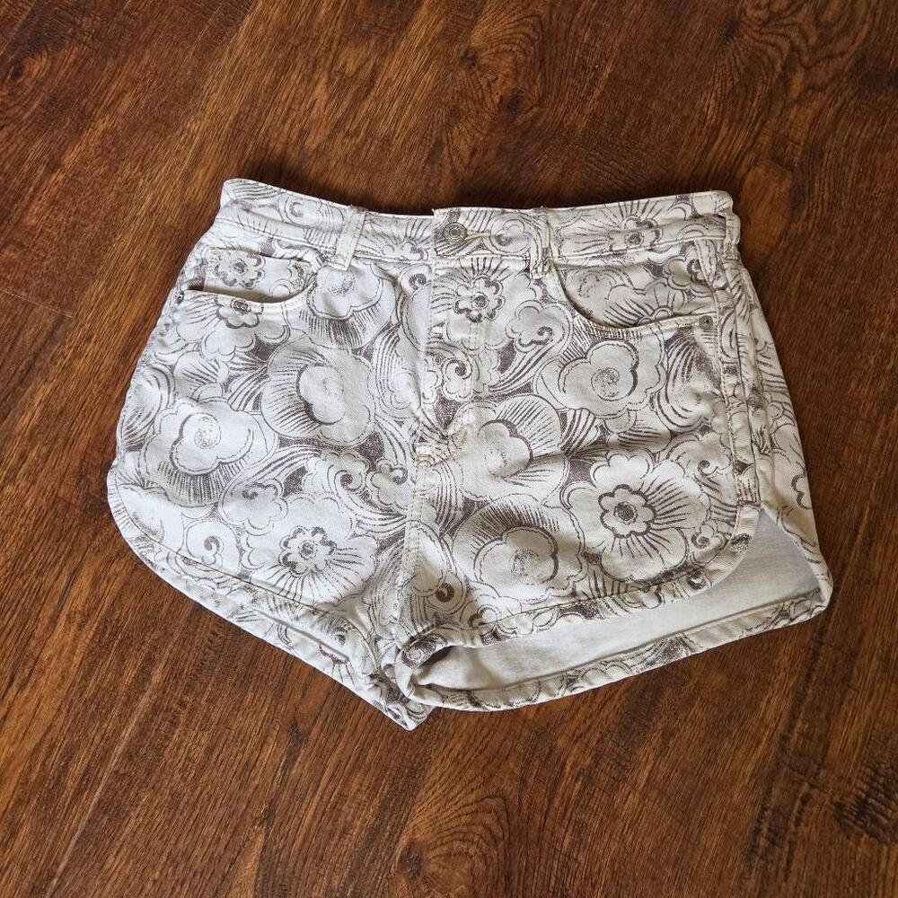 Pilcro High Rise Dolphin Cut Shorts - Picture 2 of 9
